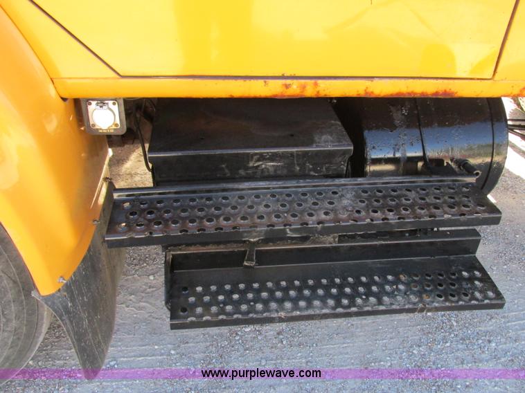 image for item F5360 1995 International 4900 dump truck