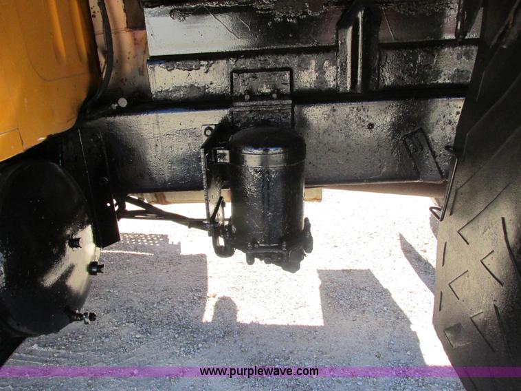 image for item F5360 1995 International 4900 dump truck