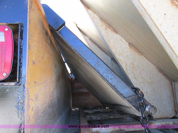 image for item F5360 1995 International 4900 dump truck