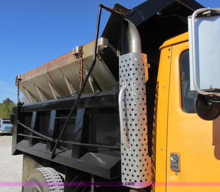 image for item F5360 1995 International 4900 dump truck