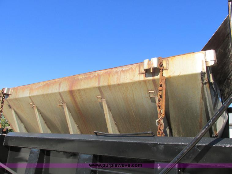 image for item F5360 1995 International 4900 dump truck