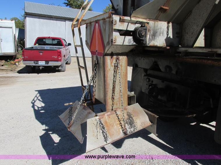 image for item F5360 1995 International 4900 dump truck