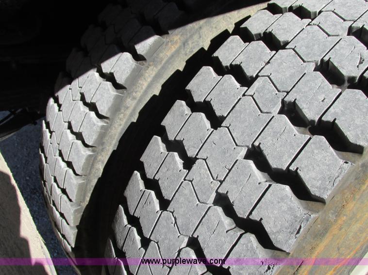 image for item F5360 1995 International 4900 dump truck