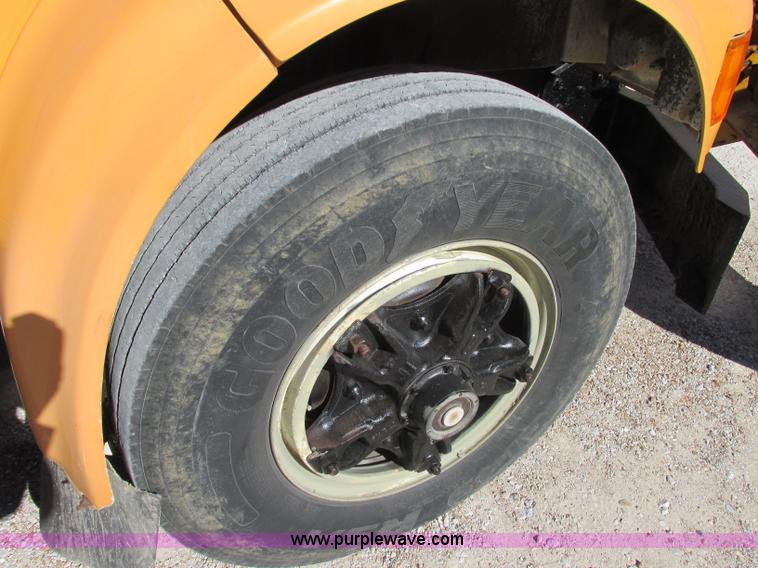 image for item F5360 1995 International 4900 dump truck