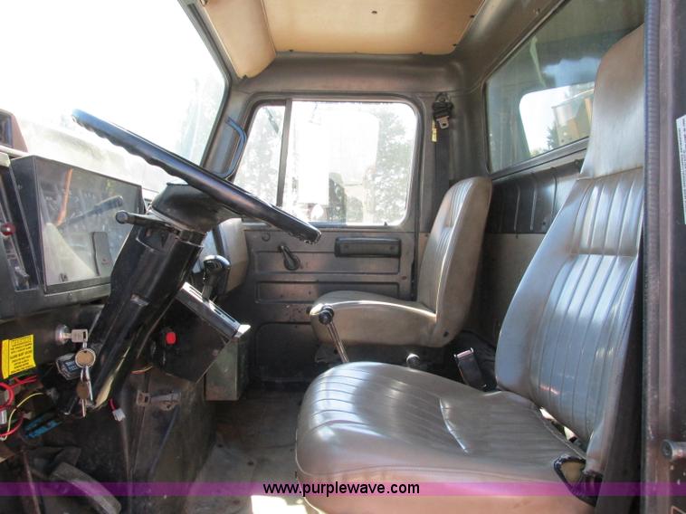 image for item F5360 1995 International 4900 dump truck