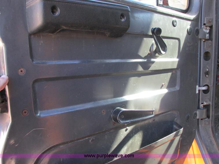 image for item F5360 1995 International 4900 dump truck