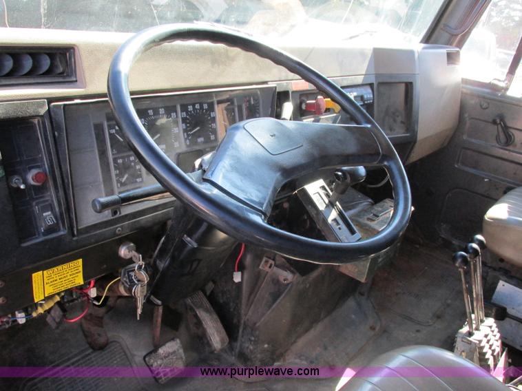 image for item F5360 1995 International 4900 dump truck