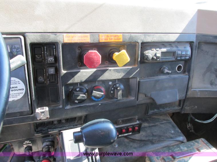 image for item F5360 1995 International 4900 dump truck