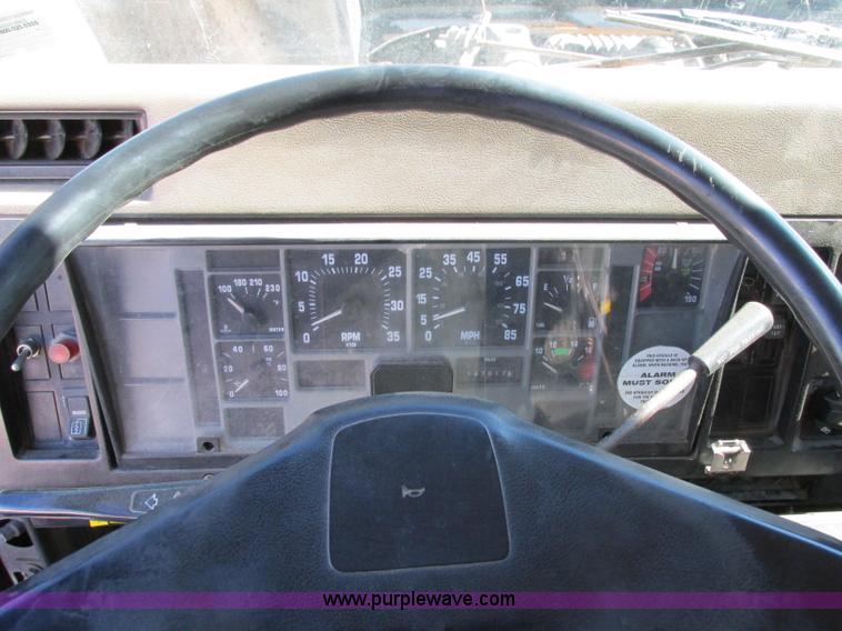 image for item F5360 1995 International 4900 dump truck