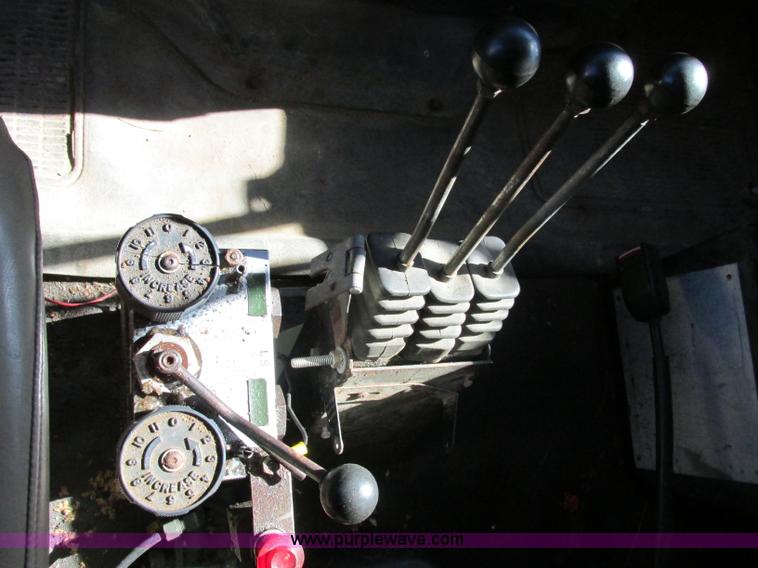 image for item F5360 1995 International 4900 dump truck