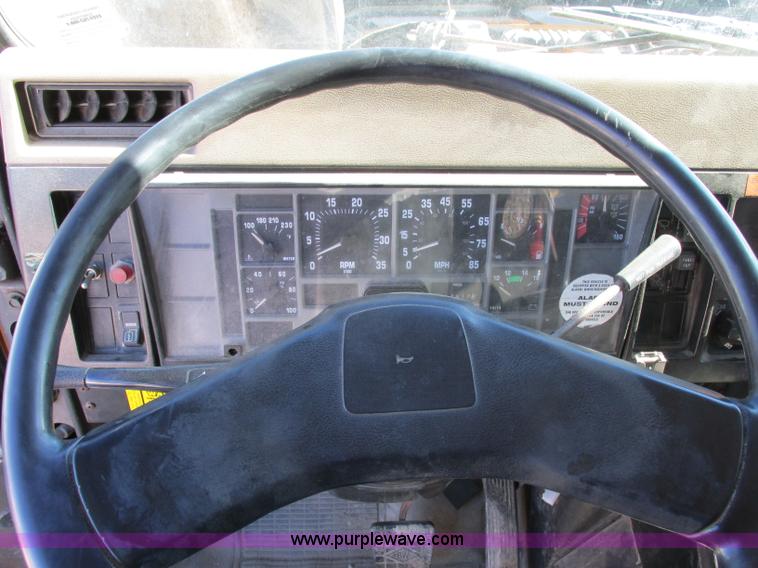 image for item F5360 1995 International 4900 dump truck