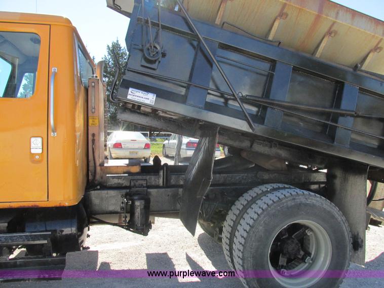 image for item F5360 1995 International 4900 dump truck
