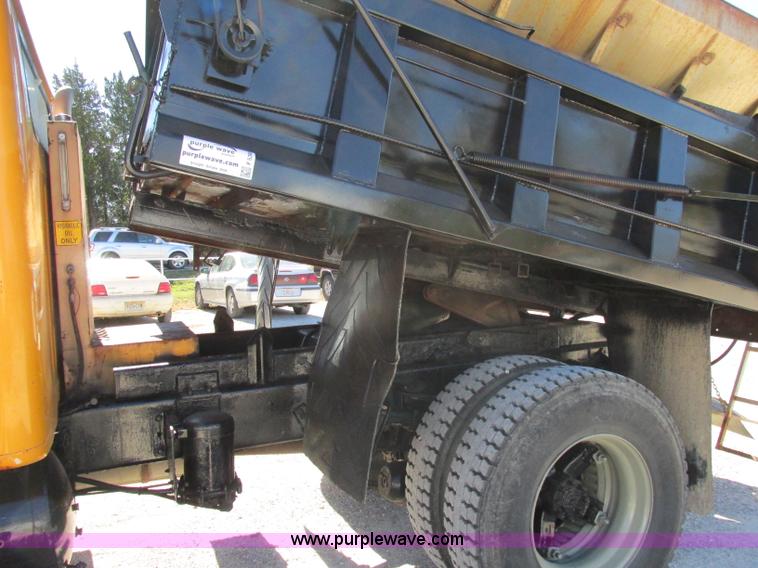 image for item F5360 1995 International 4900 dump truck