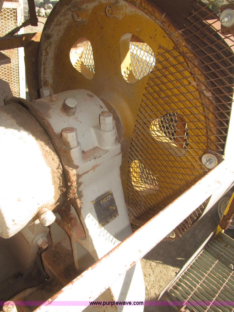 image for item F7144 Universal portable jaw crusher