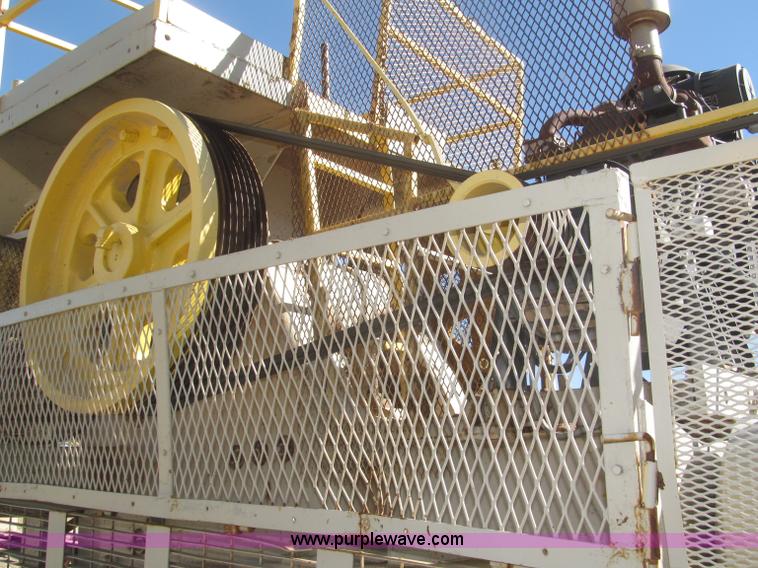 image for item F7144 Universal portable jaw crusher