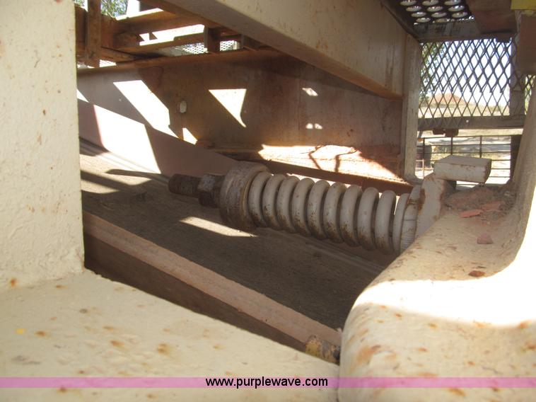 image for item F7144 Universal portable jaw crusher