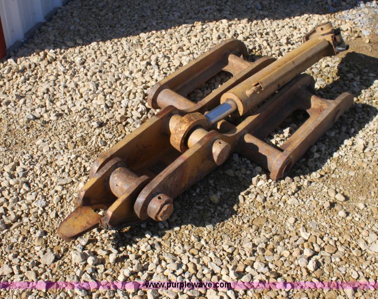 image for item G4286 John Deere 200 hydraulic thumb