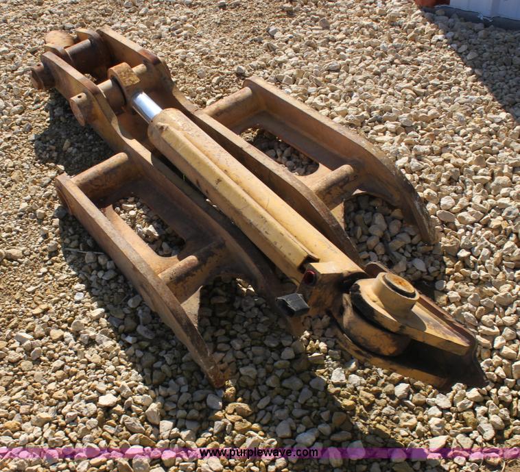 image for item G4286 John Deere 200 hydraulic thumb