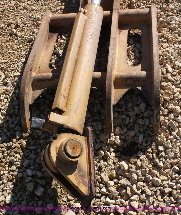 image for item G4286 John Deere 200 hydraulic thumb