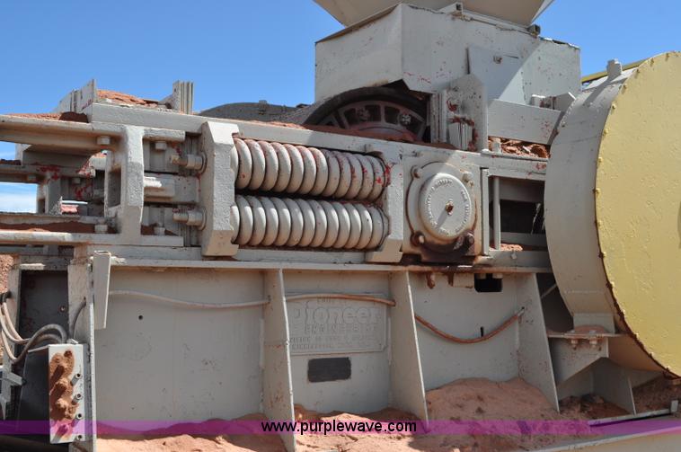 image for item G6168 Pioneer Engineering 4022 roll crusher