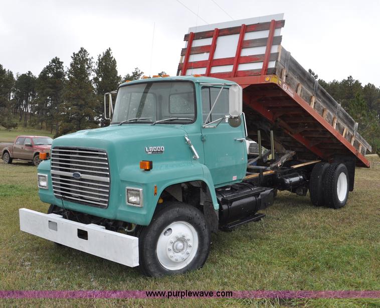 image for item G6184 1990 Ford L8000 dump bed truck