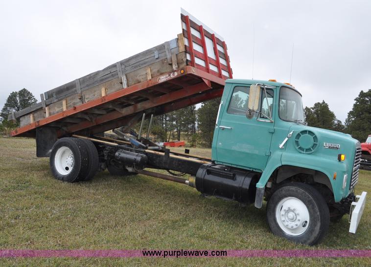 image for item G6184 1990 Ford L8000 dump bed truck