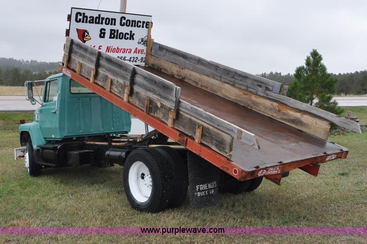 image for item G6184 1990 Ford L8000 dump bed truck