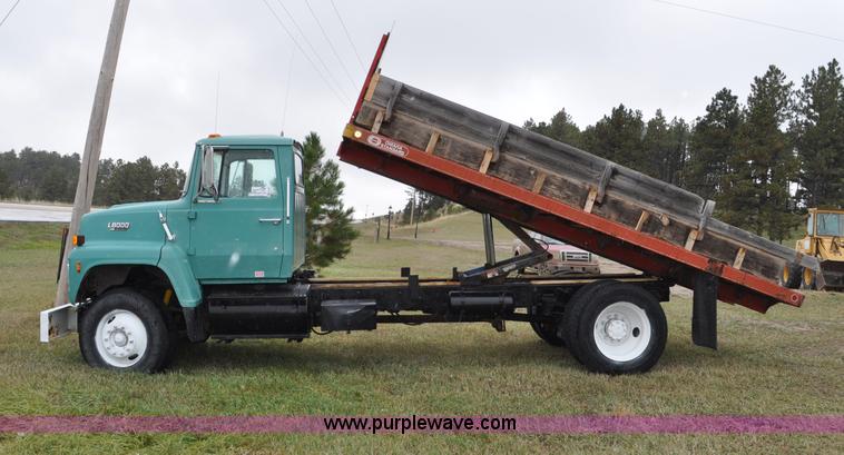 image for item G6184 1990 Ford L8000 dump bed truck