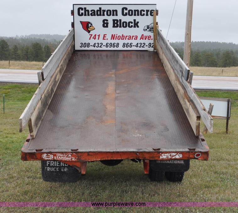 image for item G6184 1990 Ford L8000 dump bed truck