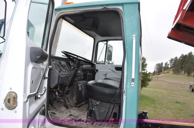 image for item G6184 1990 Ford L8000 dump bed truck