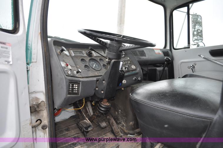 image for item G6184 1990 Ford L8000 dump bed truck