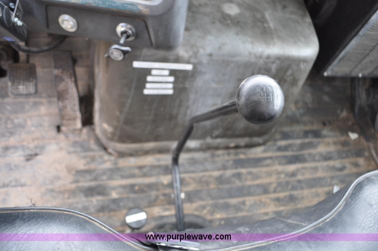 image for item G6184 1990 Ford L8000 dump bed truck