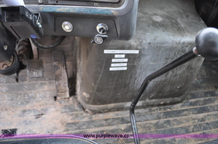 image for item G6184 1990 Ford L8000 dump bed truck