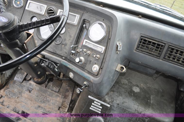 image for item G6184 1990 Ford L8000 dump bed truck