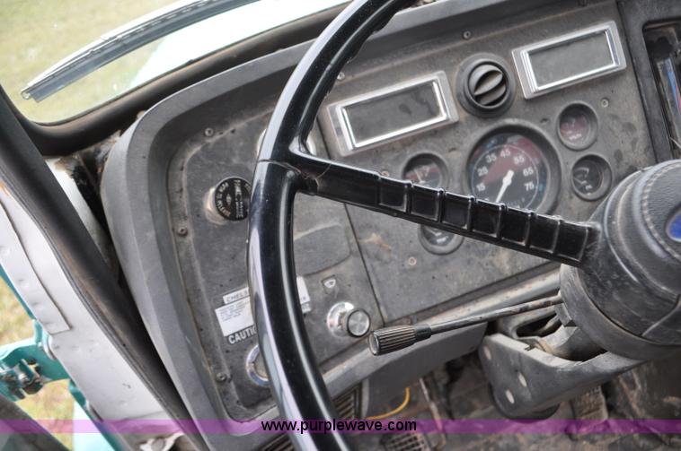 image for item G6184 1990 Ford L8000 dump bed truck