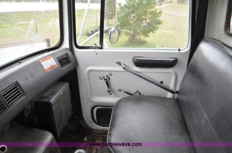 image for item G6184 1990 Ford L8000 dump bed truck
