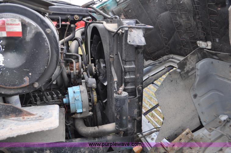 image for item G6184 1990 Ford L8000 dump bed truck