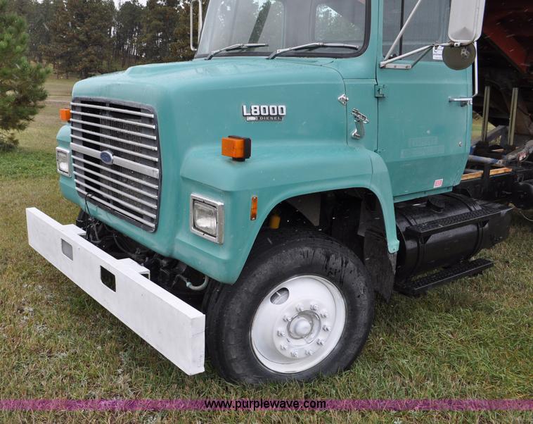 image for item G6184 1990 Ford L8000 dump bed truck
