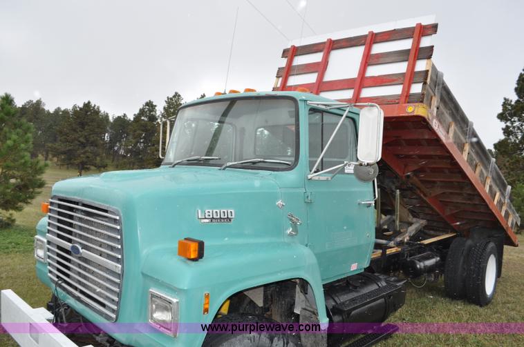 image for item G6184 1990 Ford L8000 dump bed truck