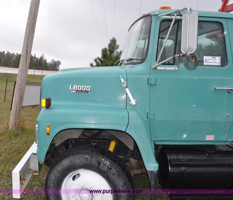 image for item G6184 1990 Ford L8000 dump bed truck