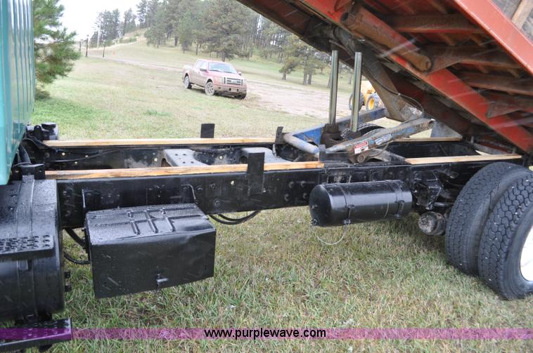 image for item G6184 1990 Ford L8000 dump bed truck