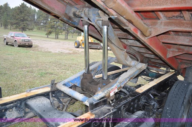 image for item G6184 1990 Ford L8000 dump bed truck