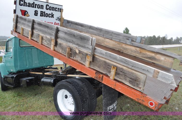 image for item G6184 1990 Ford L8000 dump bed truck