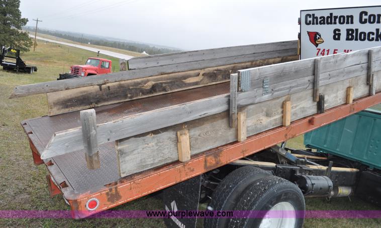 image for item G6184 1990 Ford L8000 dump bed truck