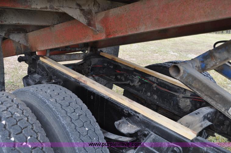 image for item G6184 1990 Ford L8000 dump bed truck