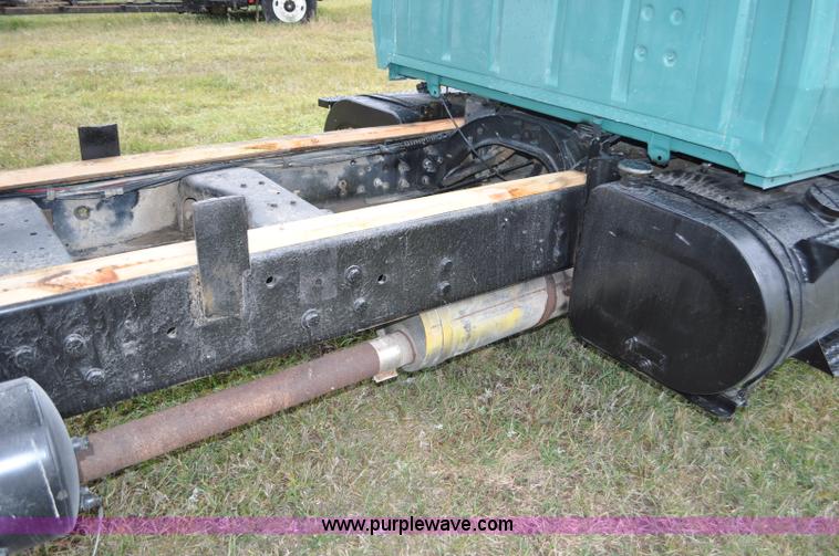 image for item G6184 1990 Ford L8000 dump bed truck