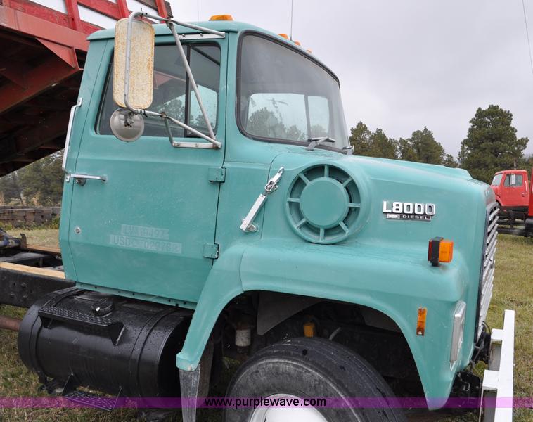 image for item G6184 1990 Ford L8000 dump bed truck