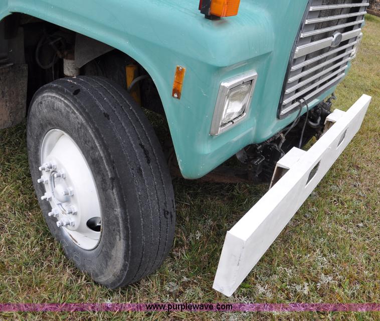 image for item G6184 1990 Ford L8000 dump bed truck