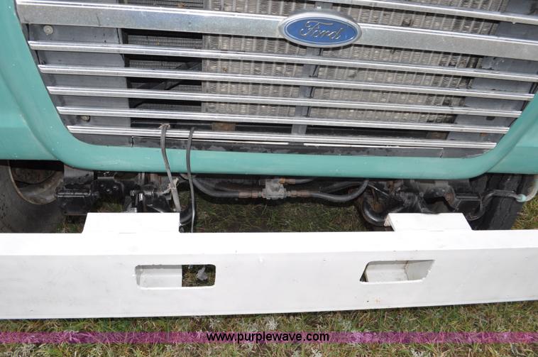 image for item G6184 1990 Ford L8000 dump bed truck