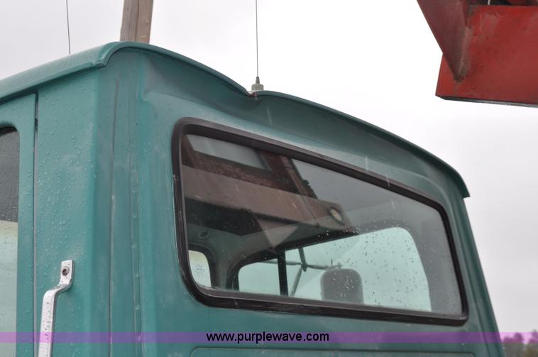 image for item G6184 1990 Ford L8000 dump bed truck